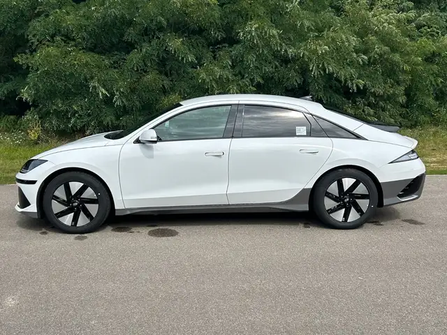 Hyundai Ioniq 6 view 7