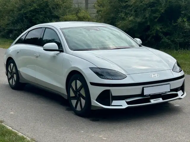 Hyundai Ioniq 6 view 3