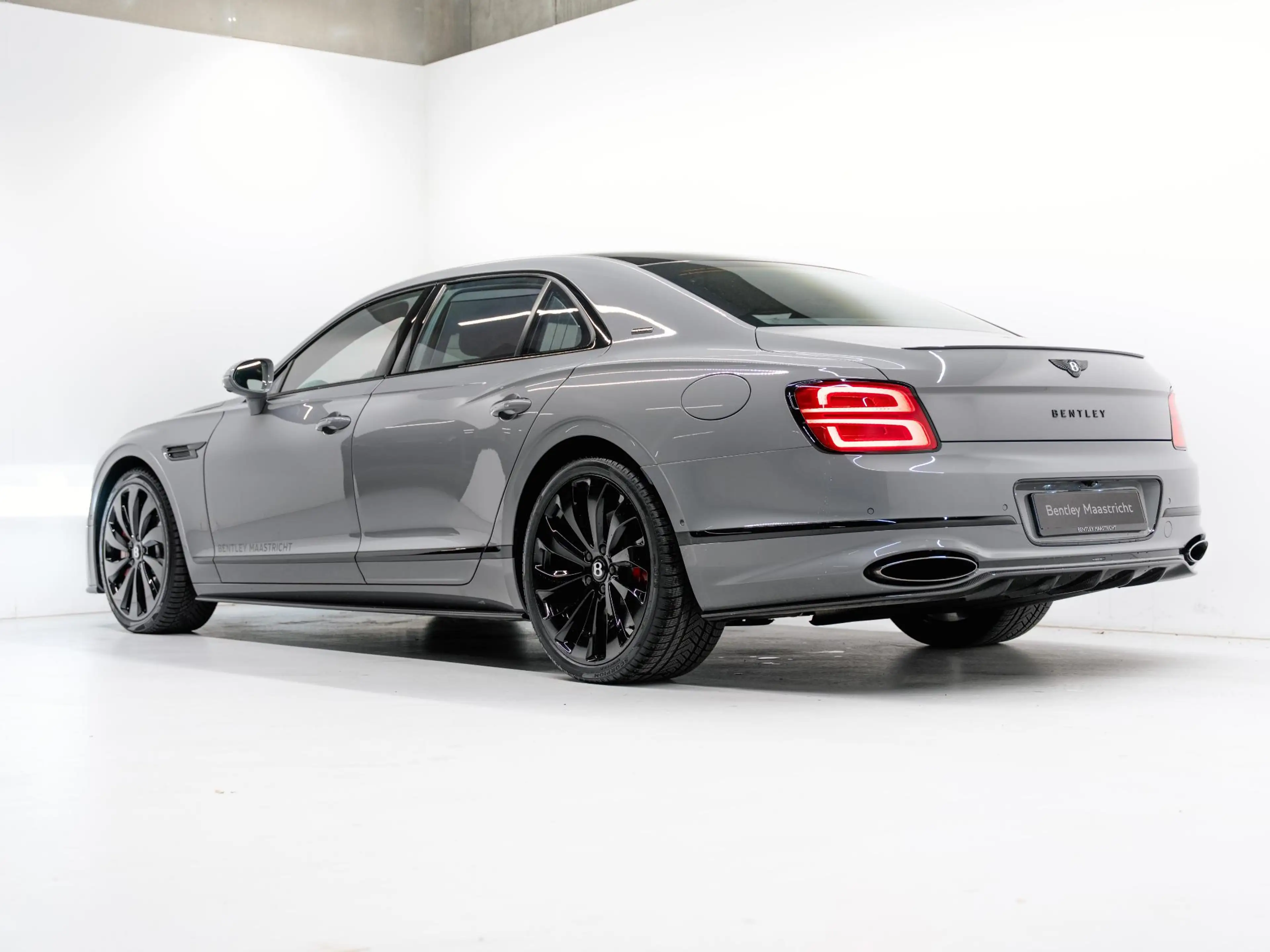 Bentley Flying Spur 4.0 V8 Hybrid Black Edition TOURING SPEC | B&O — photo 3