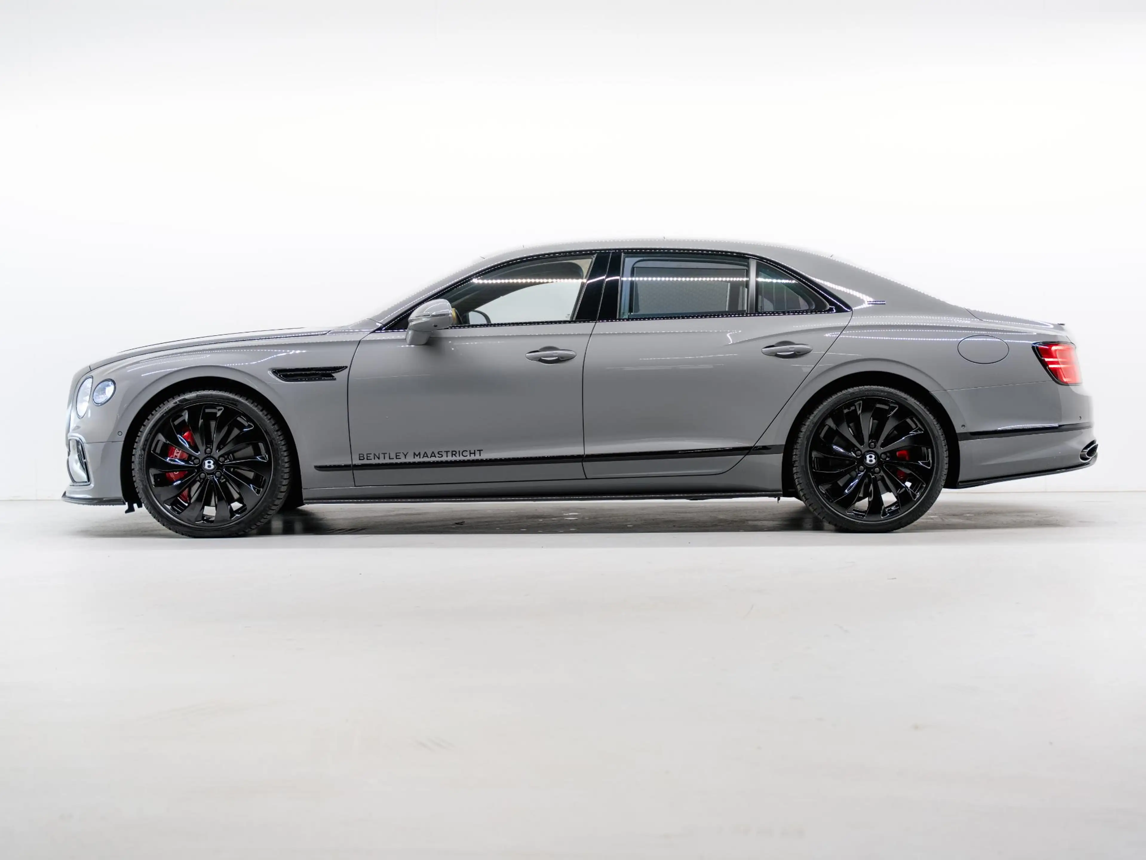 Bentley Flying Spur 4.0 V8 Hybrid Black Edition TOURING SPEC | B&O — photo 2