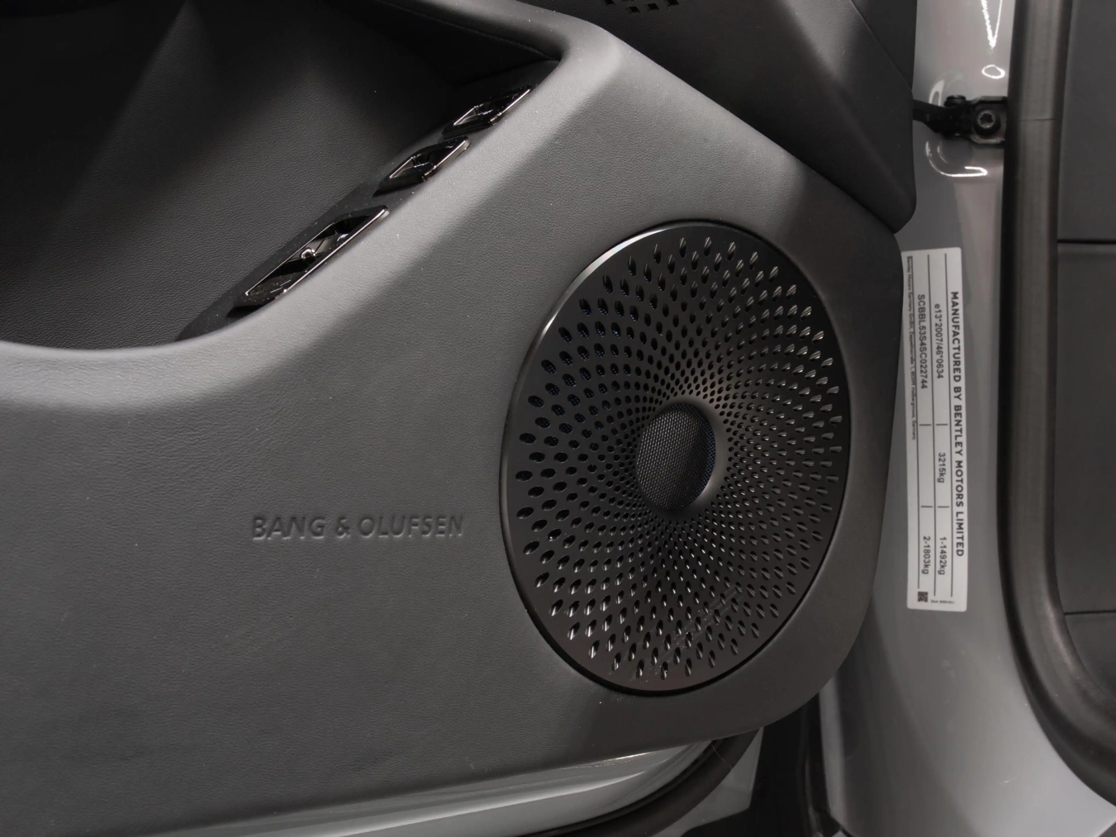 Bentley Flying Spur 4.0 V8 Hybrid Black Edition TOURING SPEC | B&O — photo 13