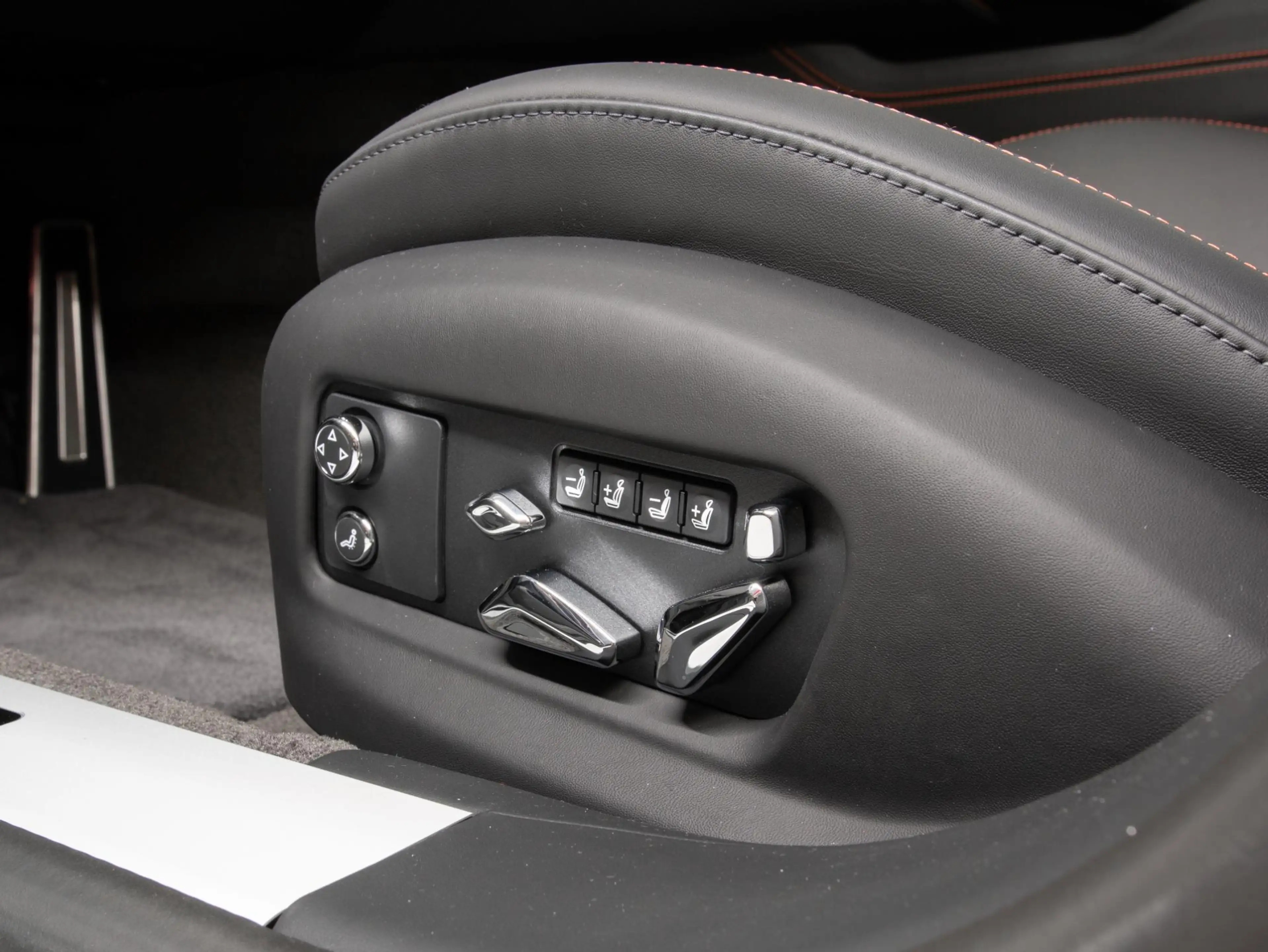 Bentley Flying Spur 4.0 V8 Hybrid Black Edition TOURING SPEC | B&O — photo 14
