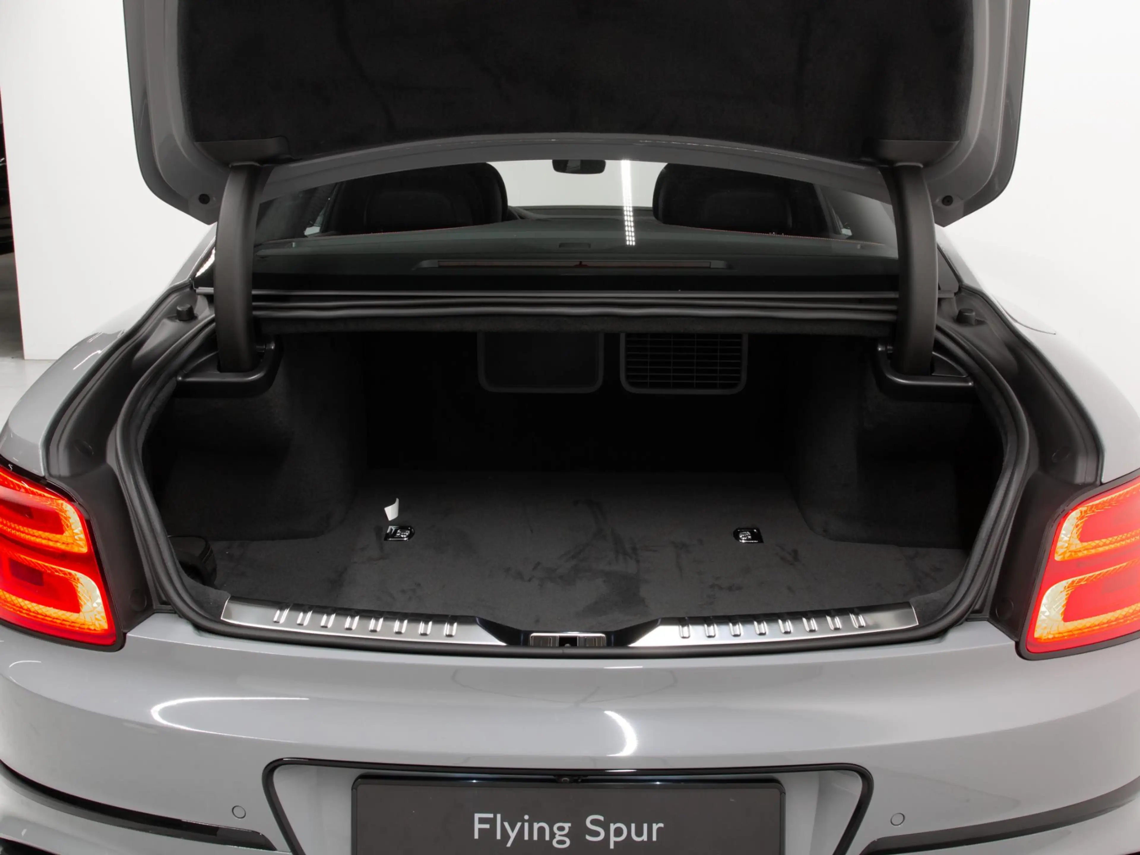 Bentley Flying Spur 4.0 V8 Hybrid Black Edition TOURING SPEC | B&O — photo 7