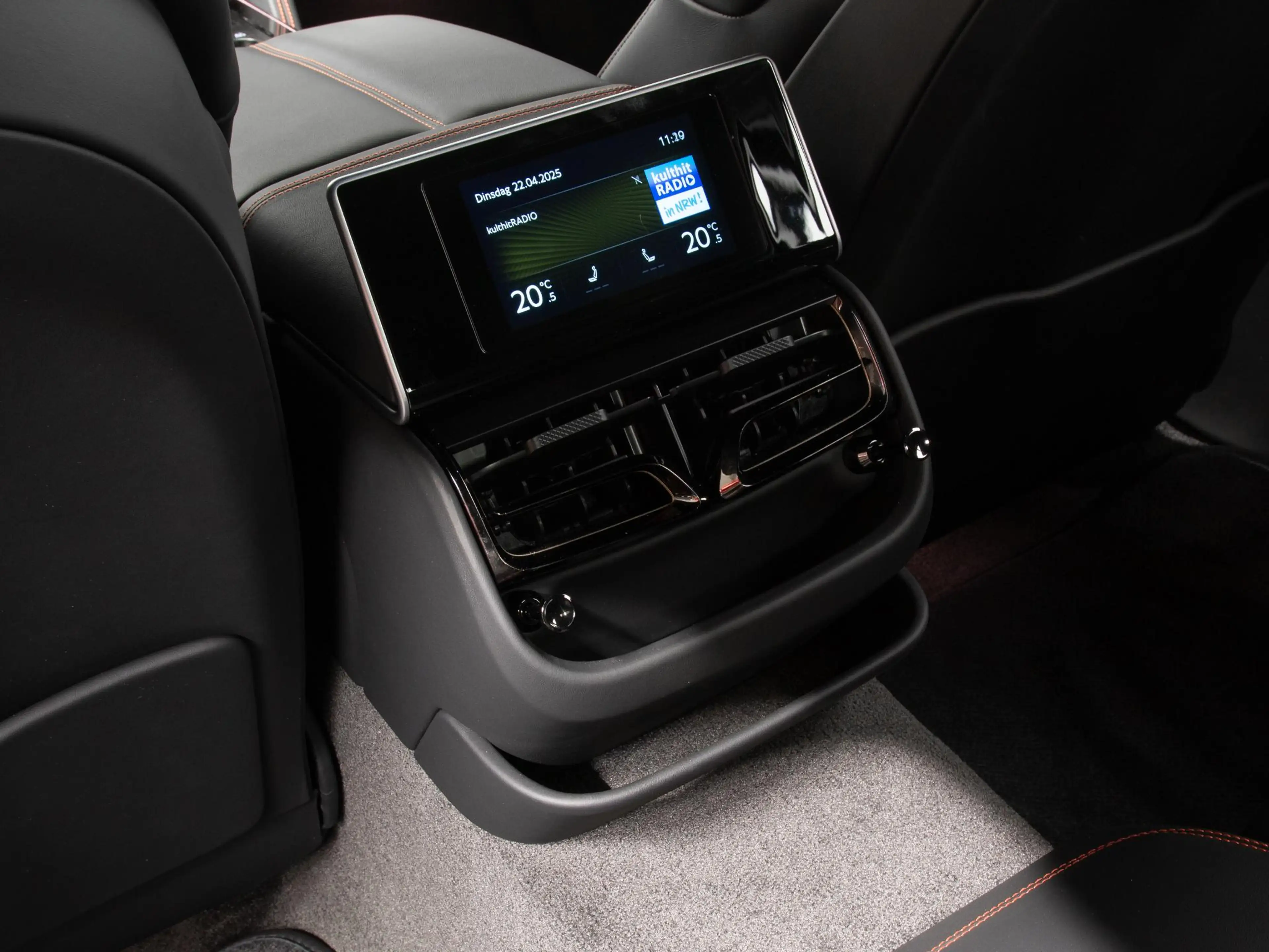 Bentley Flying Spur 4.0 V8 Hybrid Black Edition TOURING SPEC | B&O — photo 15