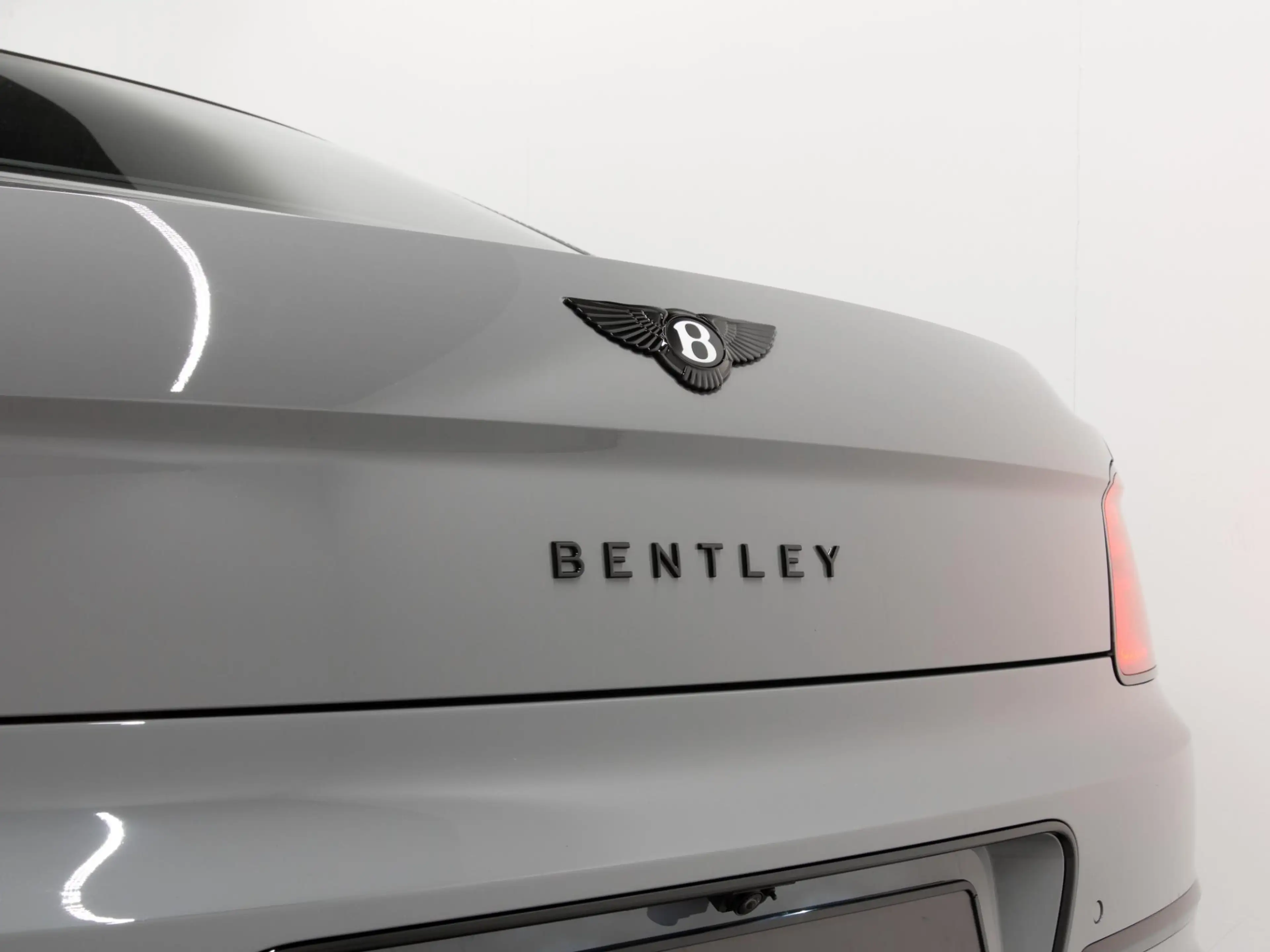 Bentley Flying Spur 4.0 V8 Hybrid Black Edition TOURING SPEC | B&O — photo 6