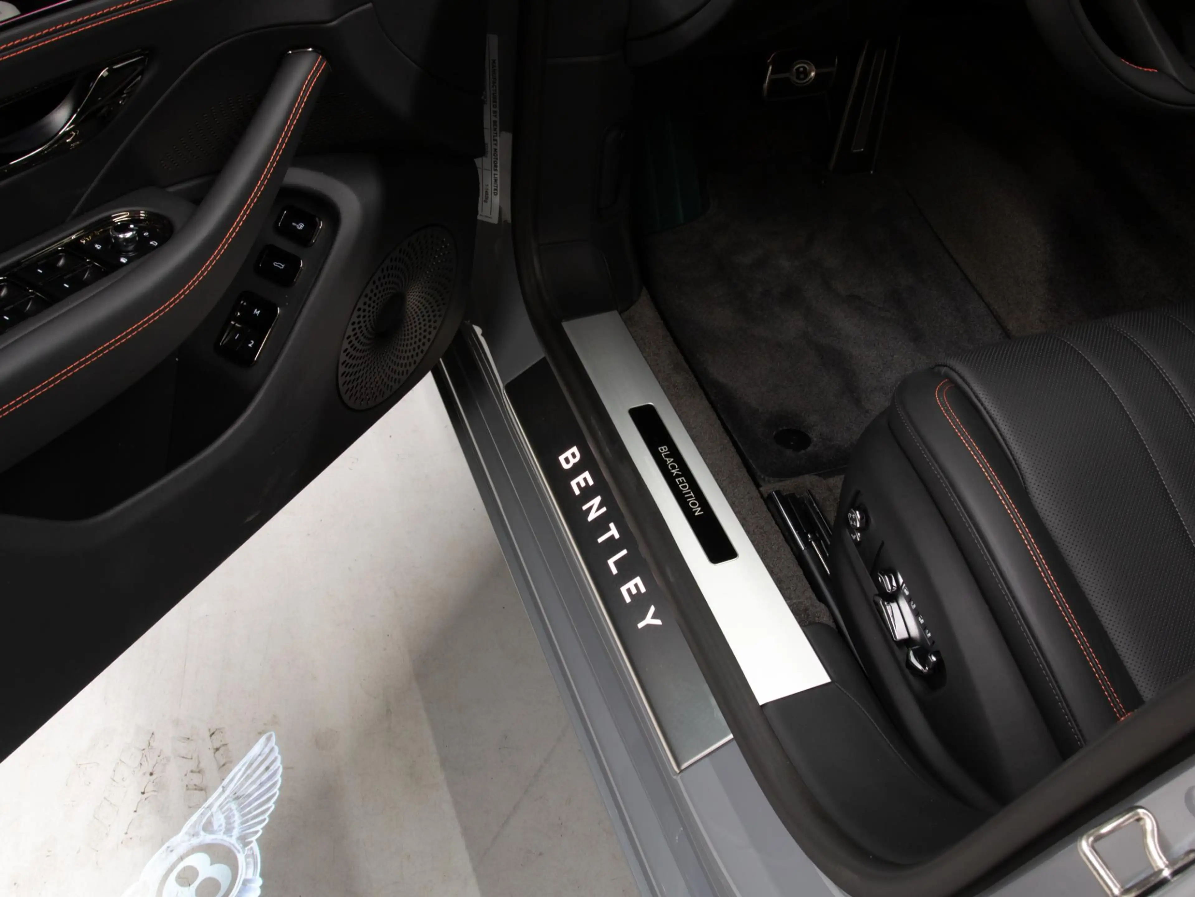 Bentley Flying Spur 4.0 V8 Hybrid Black Edition TOURING SPEC | B&O — photo 8