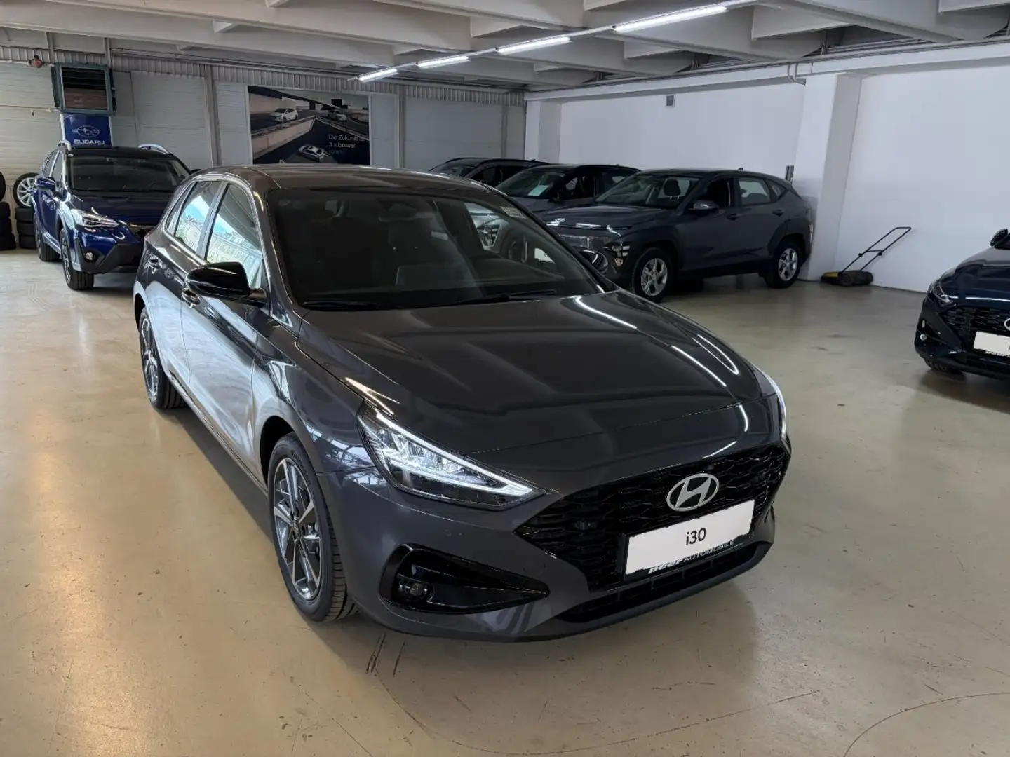 Hyundai i30 i30 Kombi 1,0 TGDI Comfort Line Comfort Line Grau - 2