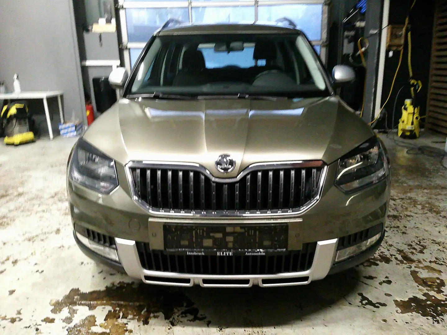 Skoda Yeti Outdoor 4x4 DSG Grün - 1