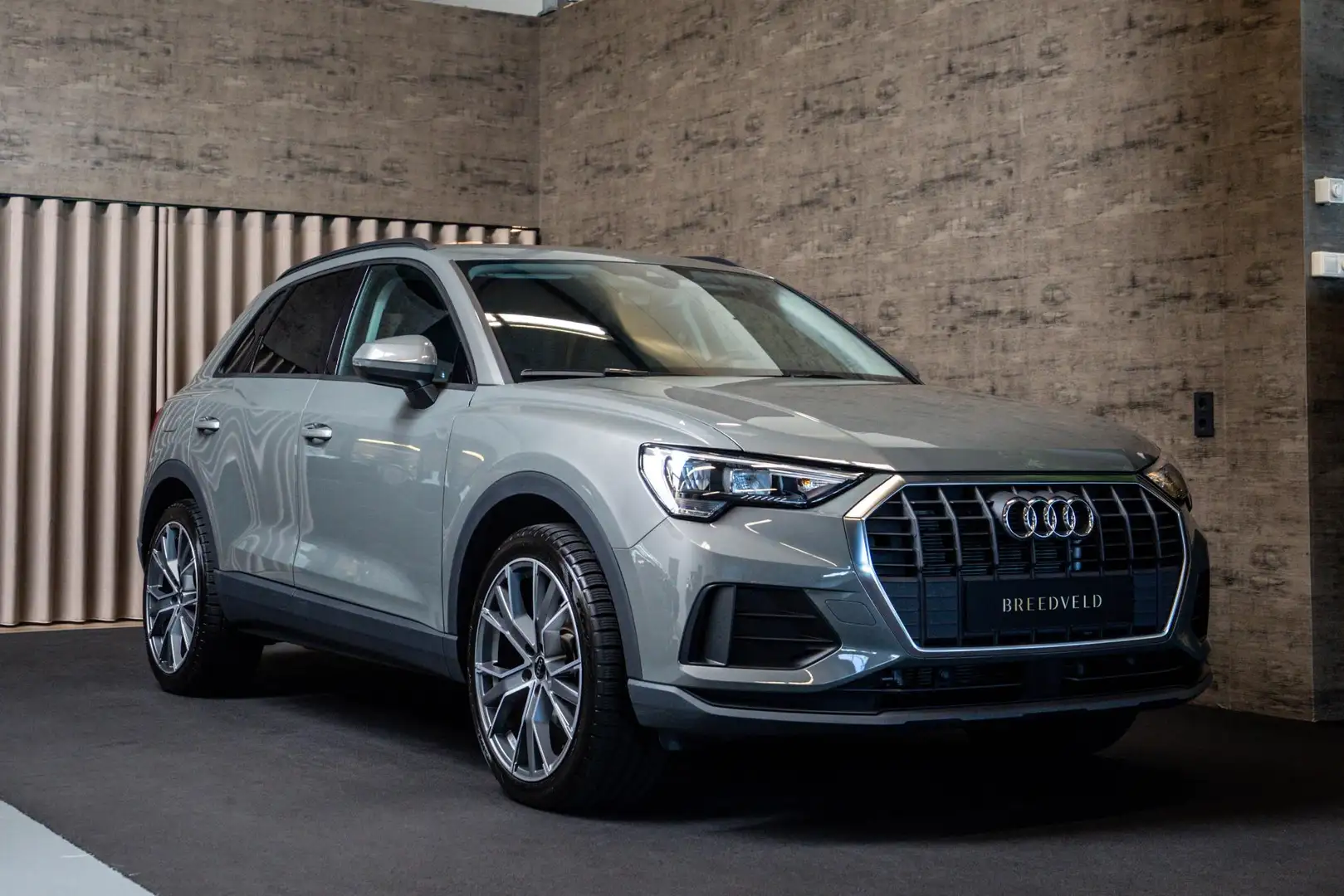 Audi Q3 35 TFSI Pro Line Grijs - 1