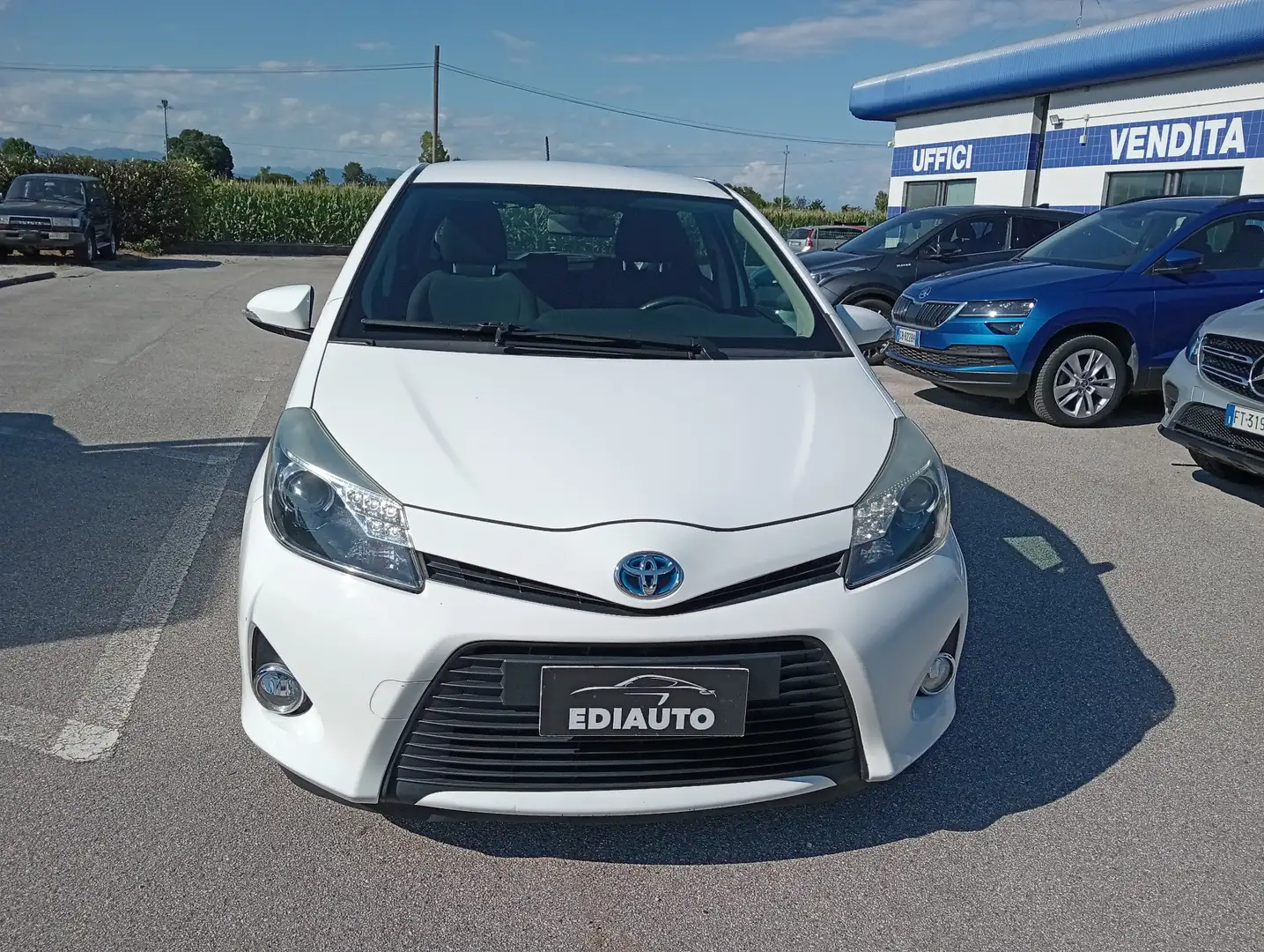 Toyota Yaris Yaris III 2011 5p 1.5h Lounge Wit - 2