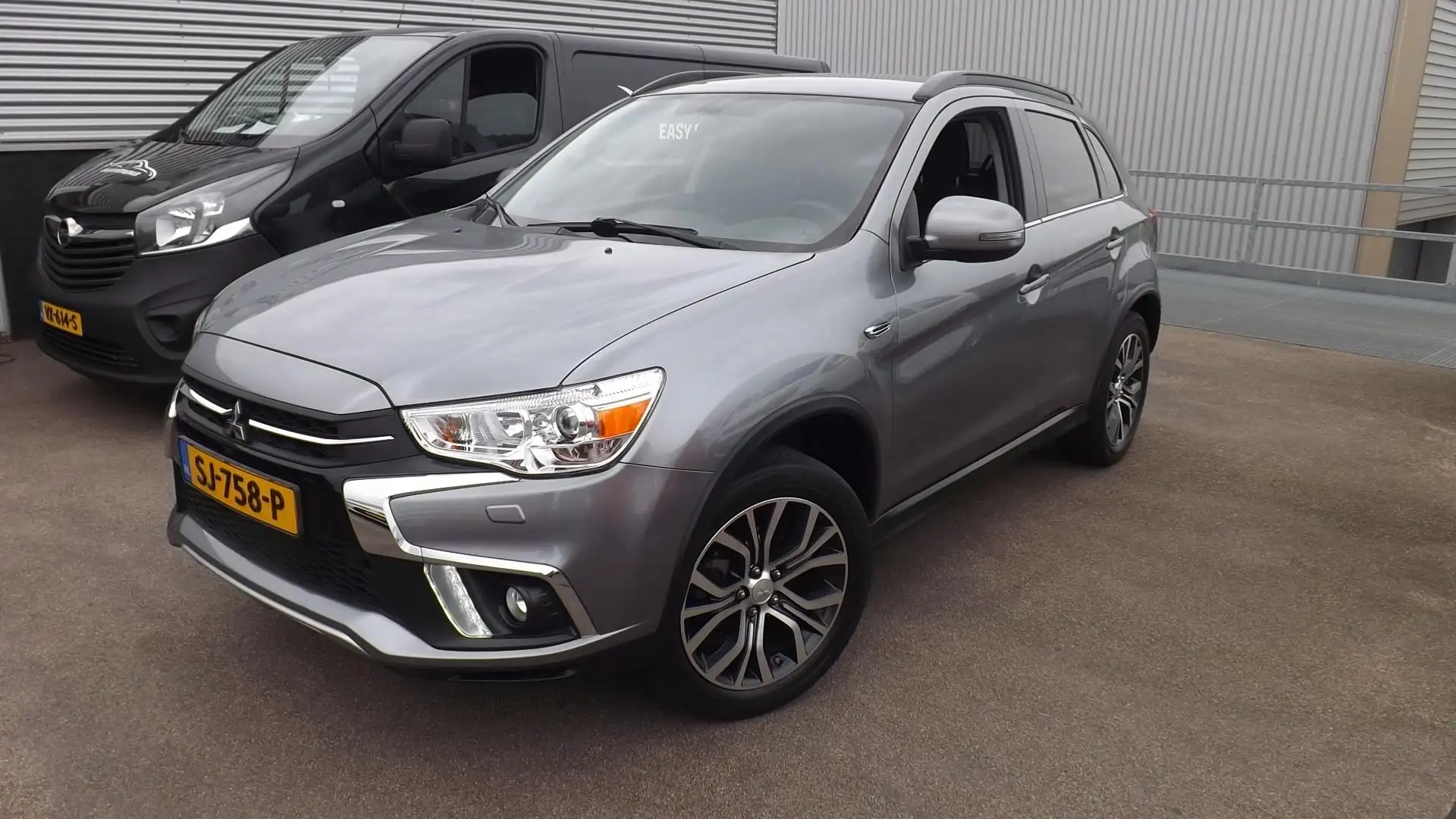 Mitsubishi ASX 1.6 Cleartec Connect Pro Grijs - 2