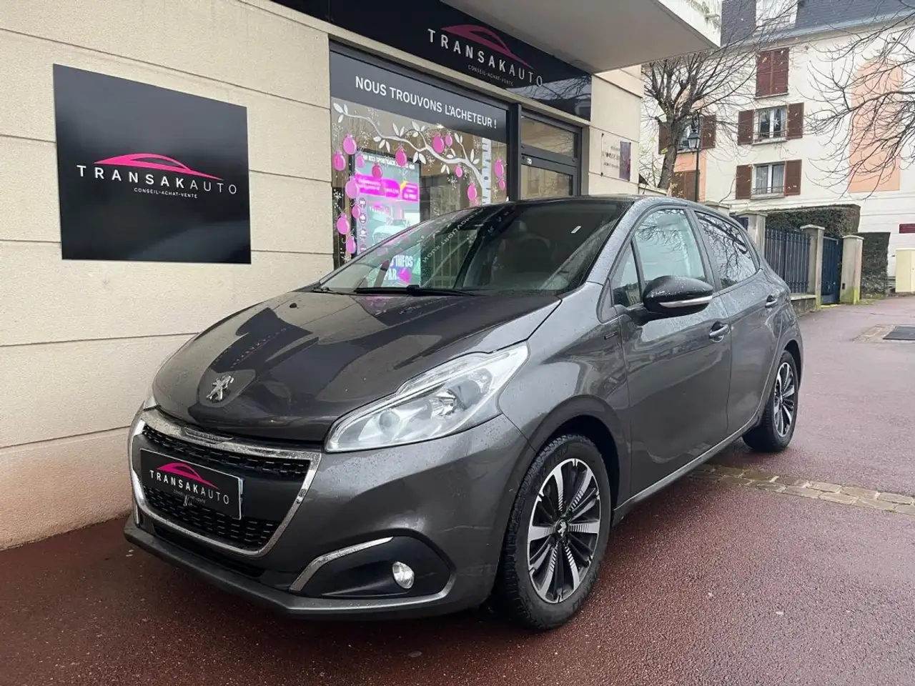 Peugeot 208 PureTech 82ch SS BVM5 Signature // DISTR