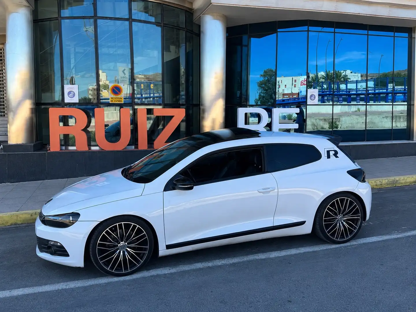 Volkswagen Scirocco 2.0 TSI DSG - 2