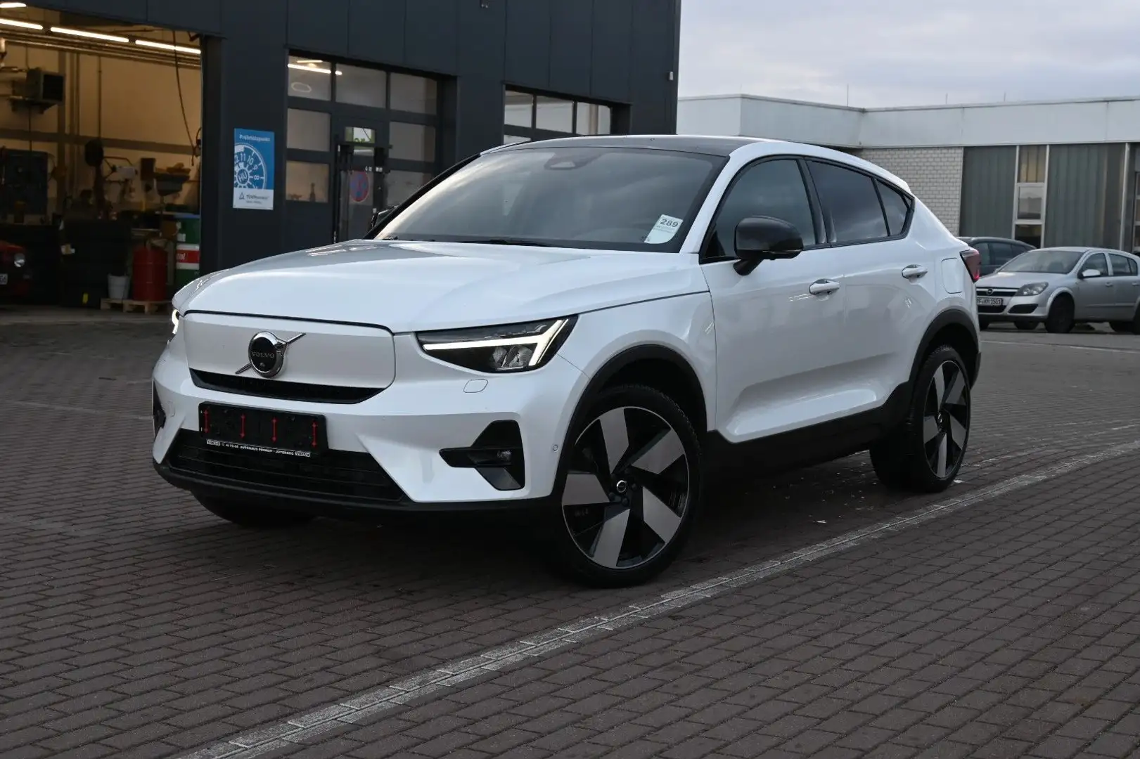 Volvo C40 Recharge Pure Electric AWD Ultimate Weiß - 1