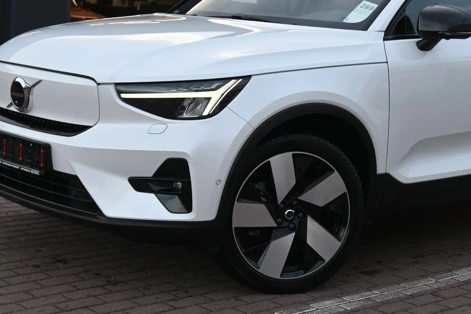 Volvo C40 Recharge Pure Electric AWD Ultimate Weiß - 2