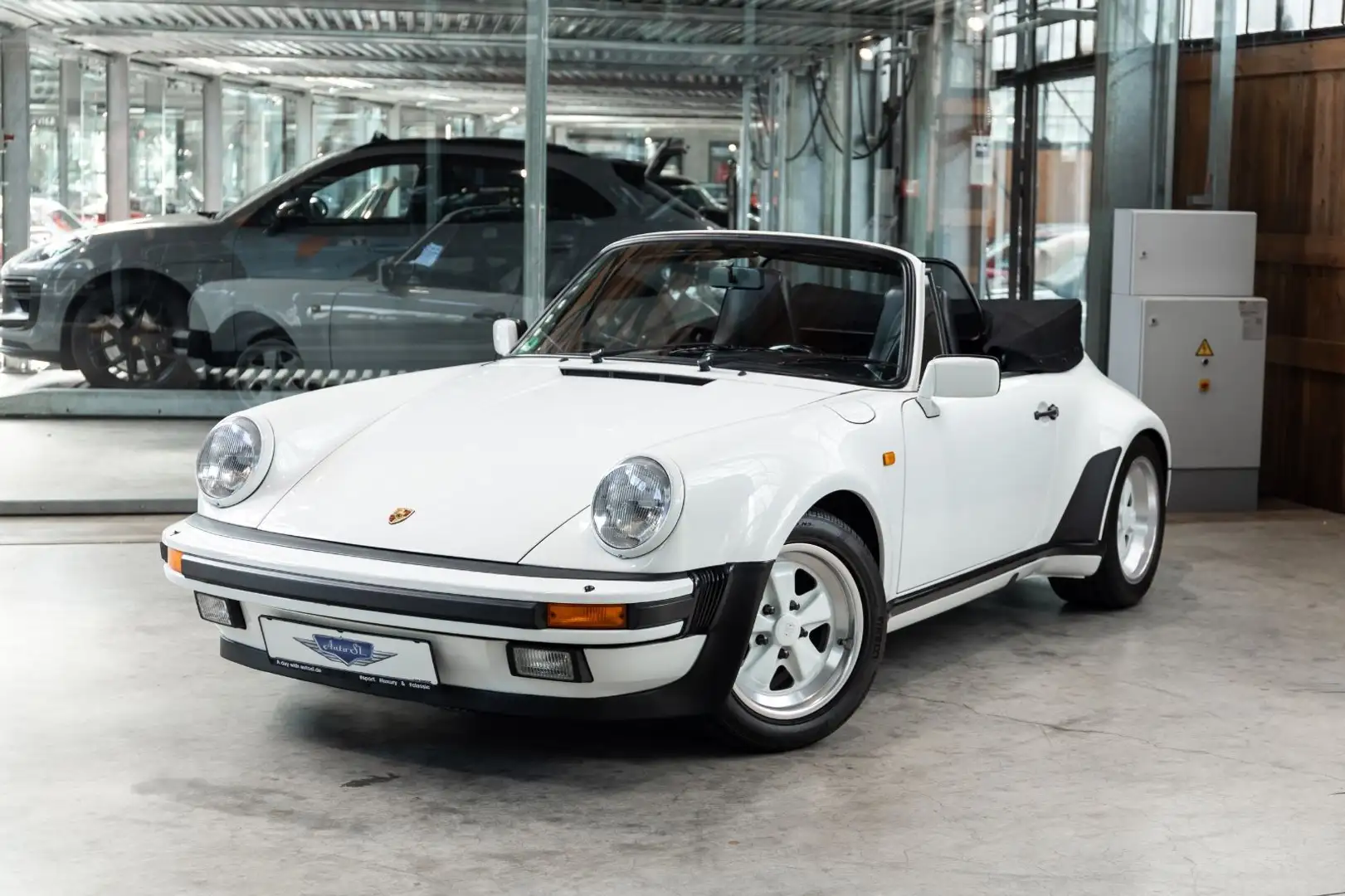 Porsche 911 Carrera Cabrio | Deutsches Fhz. | Erstlack Wit - 1