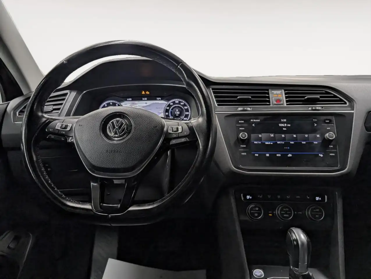 Volkswagen Tiguan снимка Volkswagen Tiguan