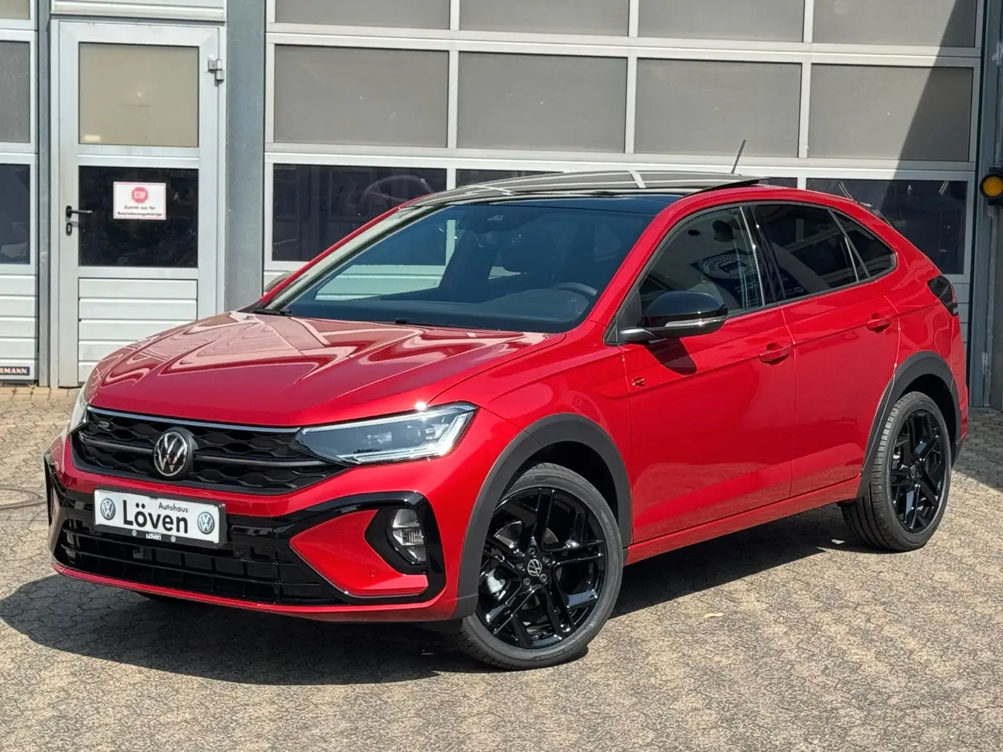 Volkswagen Taigo 1.0 TSI DSG R-Line Black|Panorama|Kamera Rood - 1