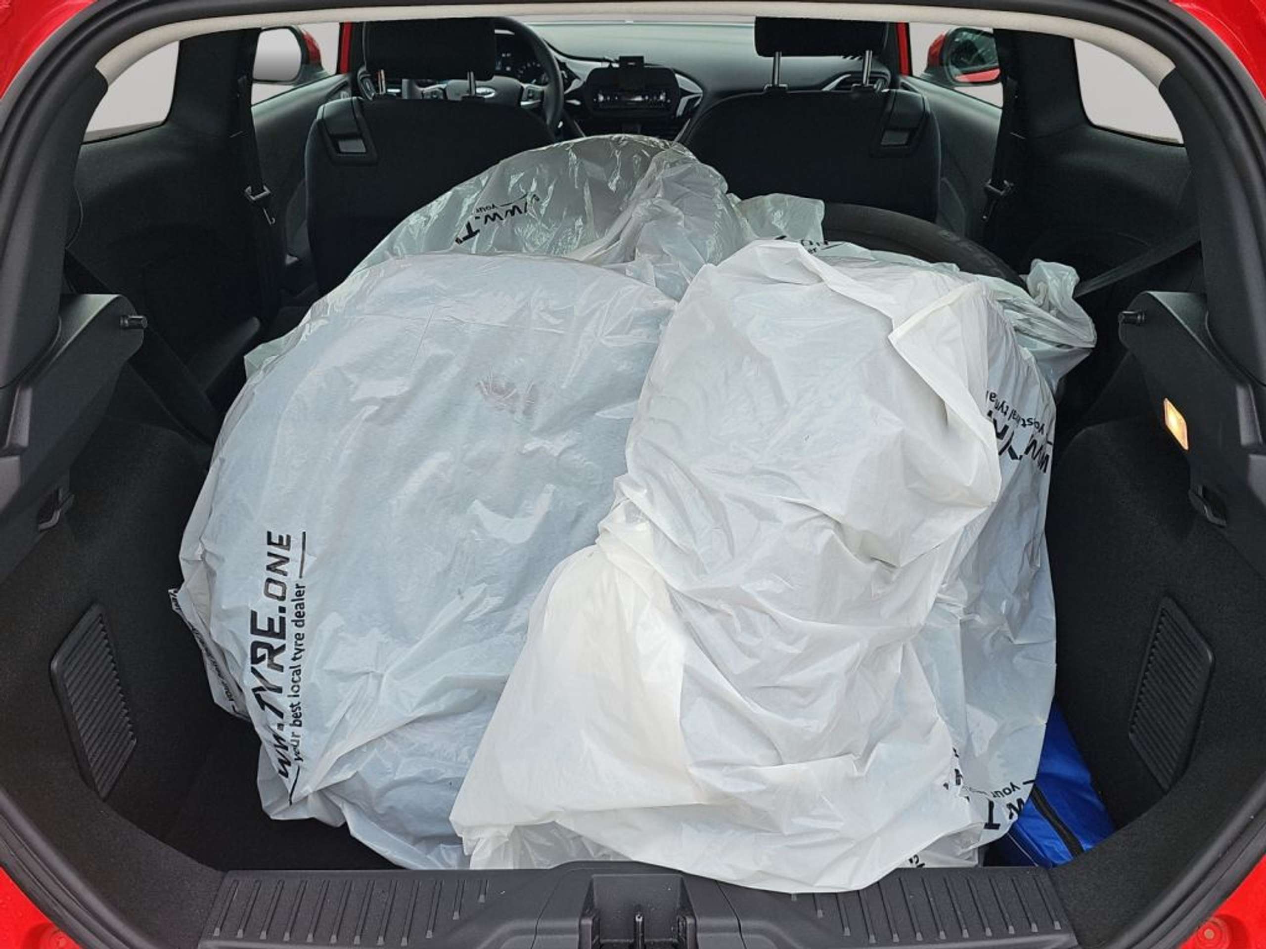 Fahrzeugabbildung Ford Fiesta 1.1 S&S TREND - mit KI generiert/bearbeitet