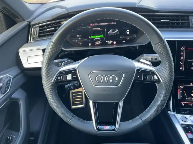 Audi Q8 E-Tron view 10