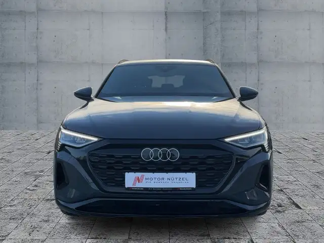 Audi Q8 E-Tron view 3