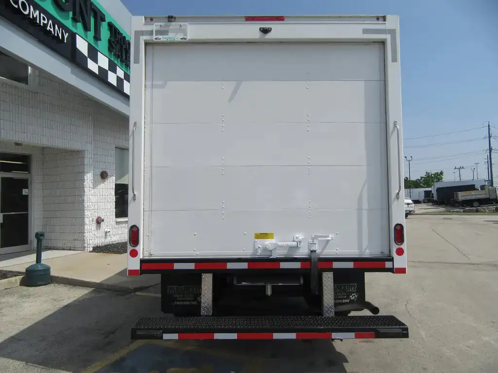 Chevrolet Express 3500 2024 photo 3