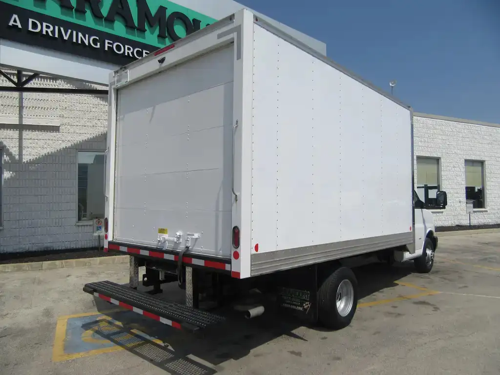 Chevrolet Express 3500 2024 photo 5
