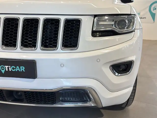 Jeep Grand Cherokee view 20
