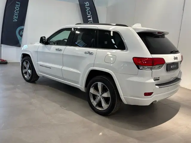 Jeep Grand Cherokee view 6