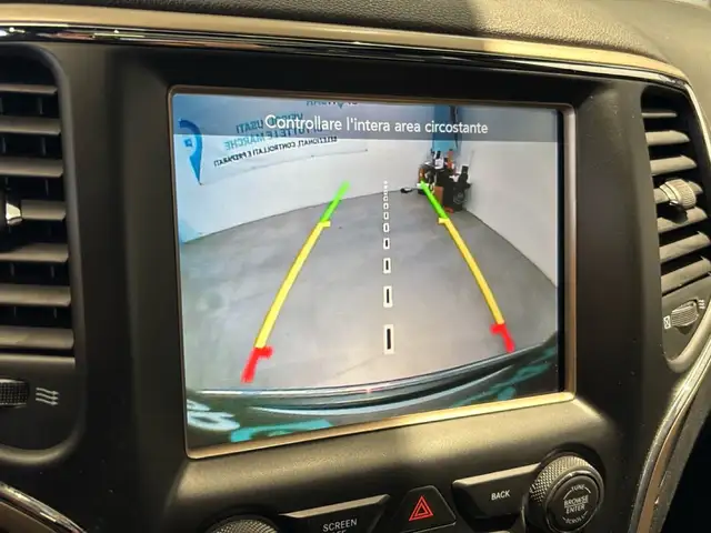 Jeep Grand Cherokee view 14
