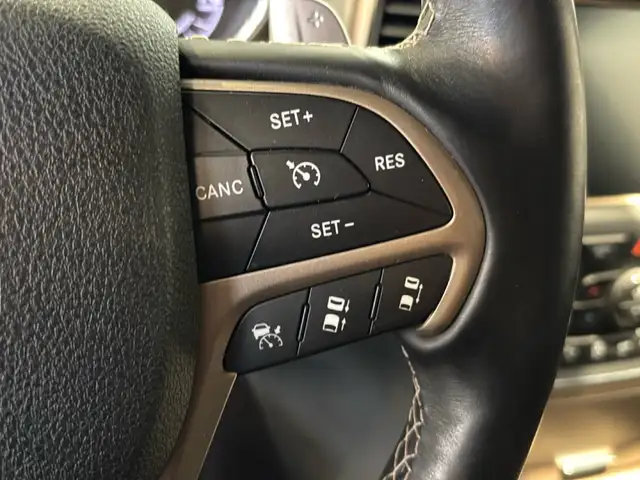 Jeep Grand Cherokee view 21