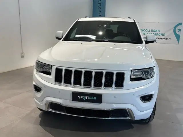 Jeep Grand Cherokee view 2