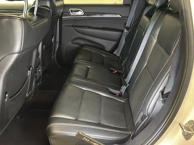 Jeep Grand Cherokee view 13