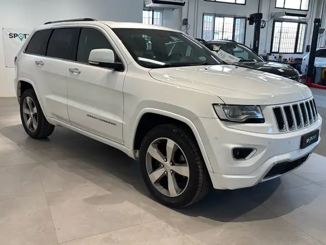 Jeep Grand Cherokee view 3