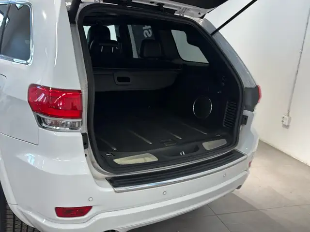 Jeep Grand Cherokee view 17