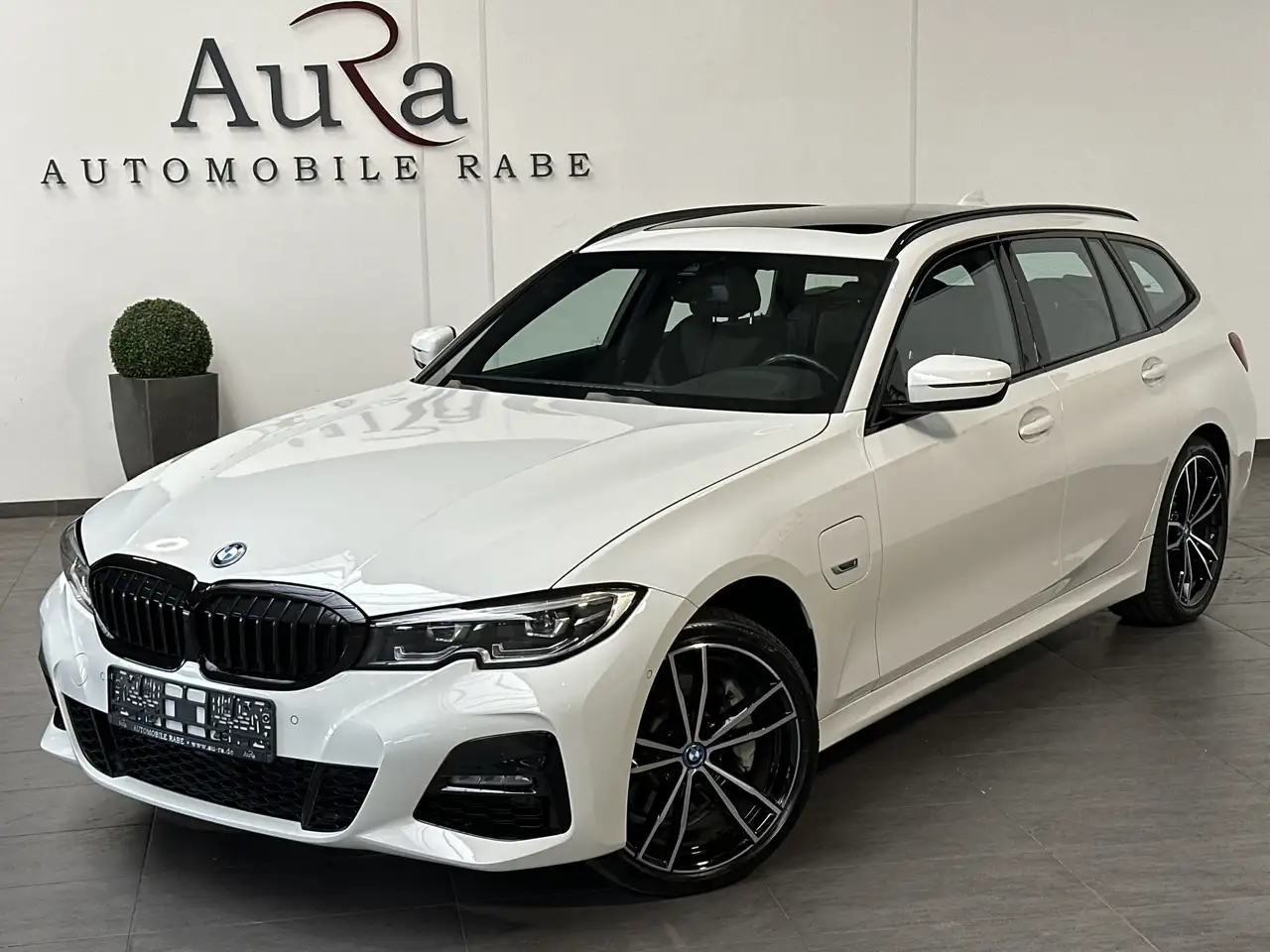 BMW 330 Touring xDrive M-Sport NAV+LED+AHK+PANO+SHZ