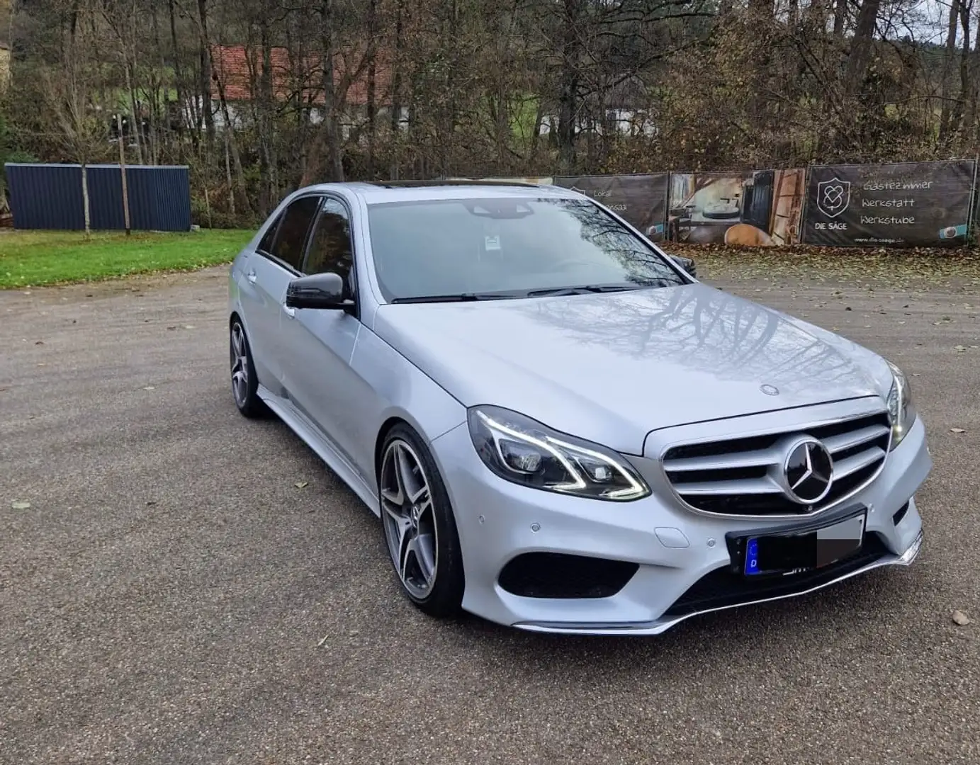 Mercedes-Benz E 500 E-Klasse 4Matic 7G-TRONIC AMG-Paket Stříbrná - 1