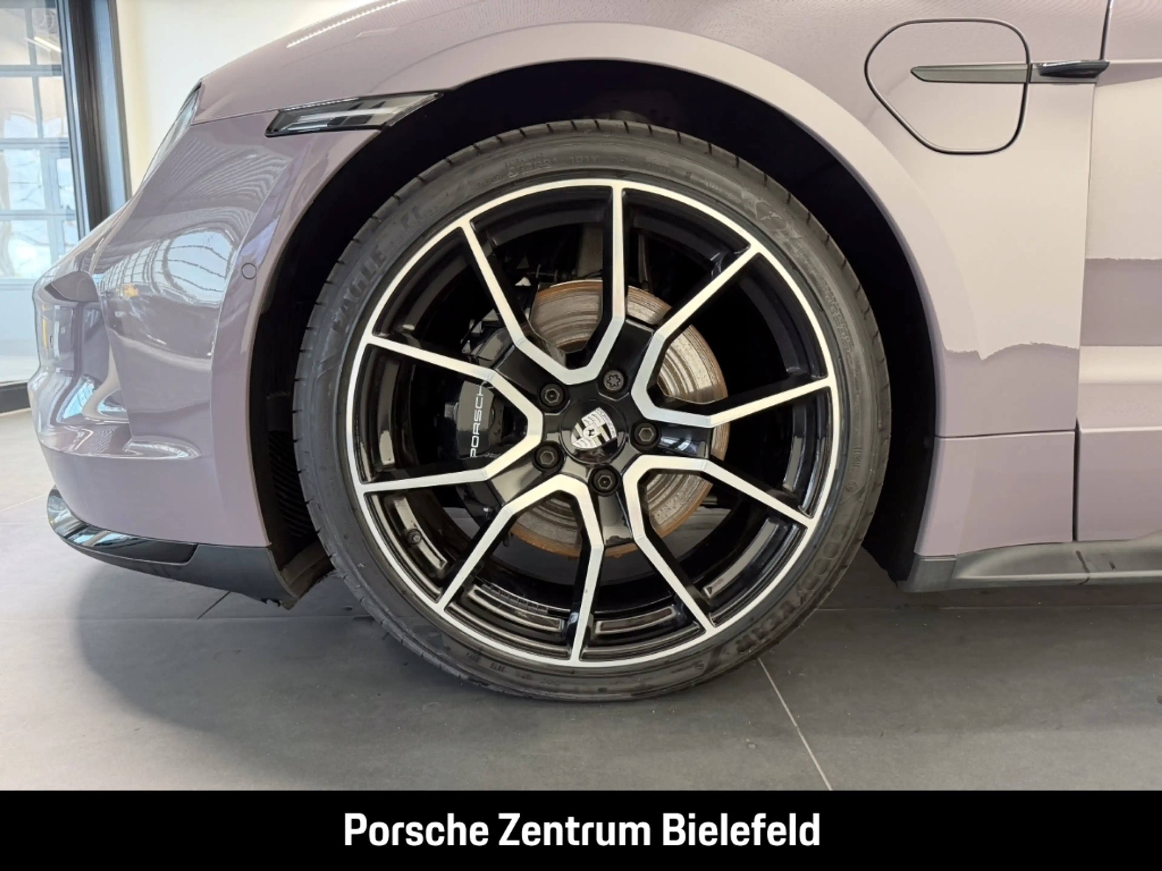 Porsche Taycan 4S — photo 9