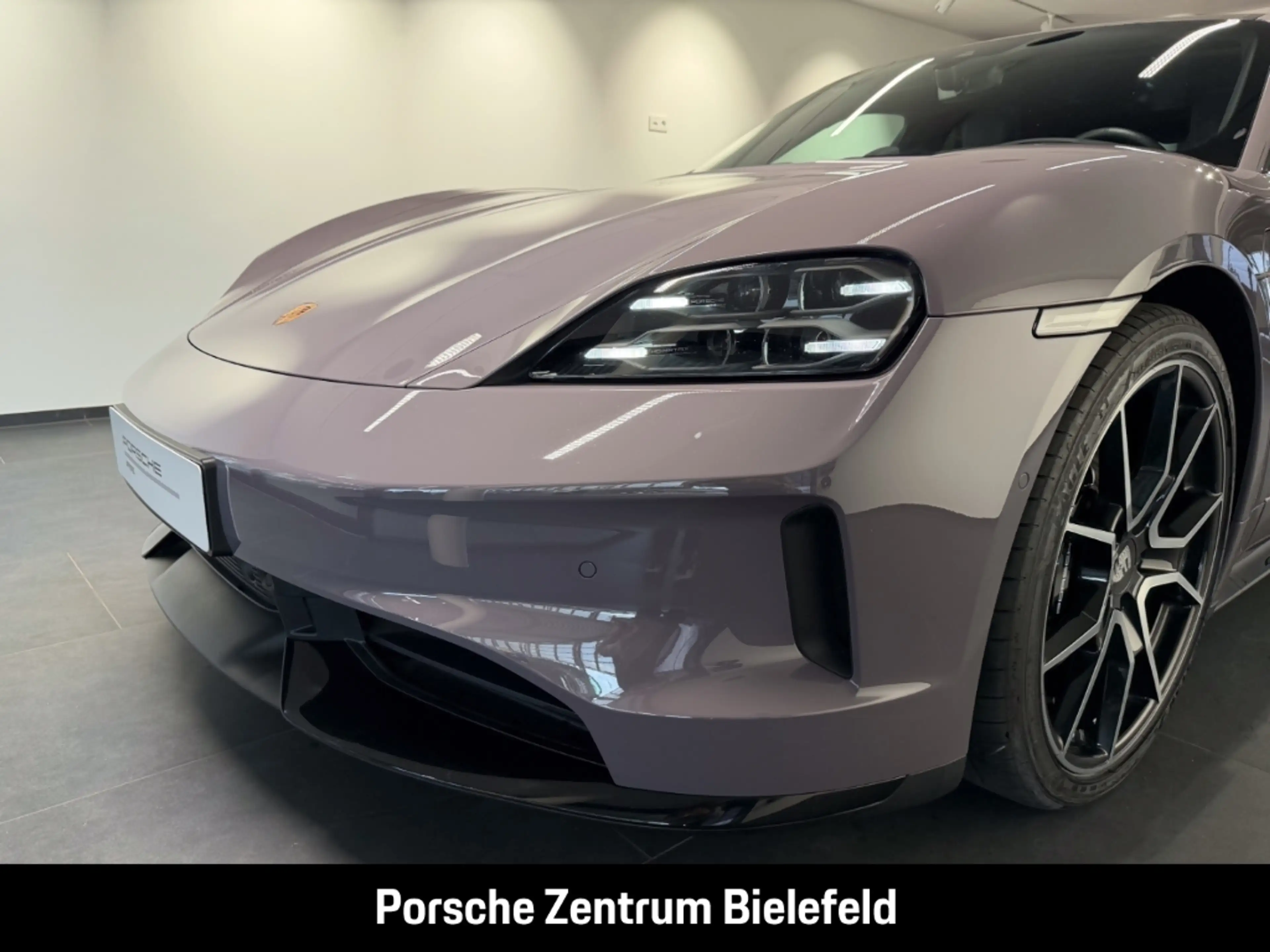 Porsche Taycan 4S — photo 13