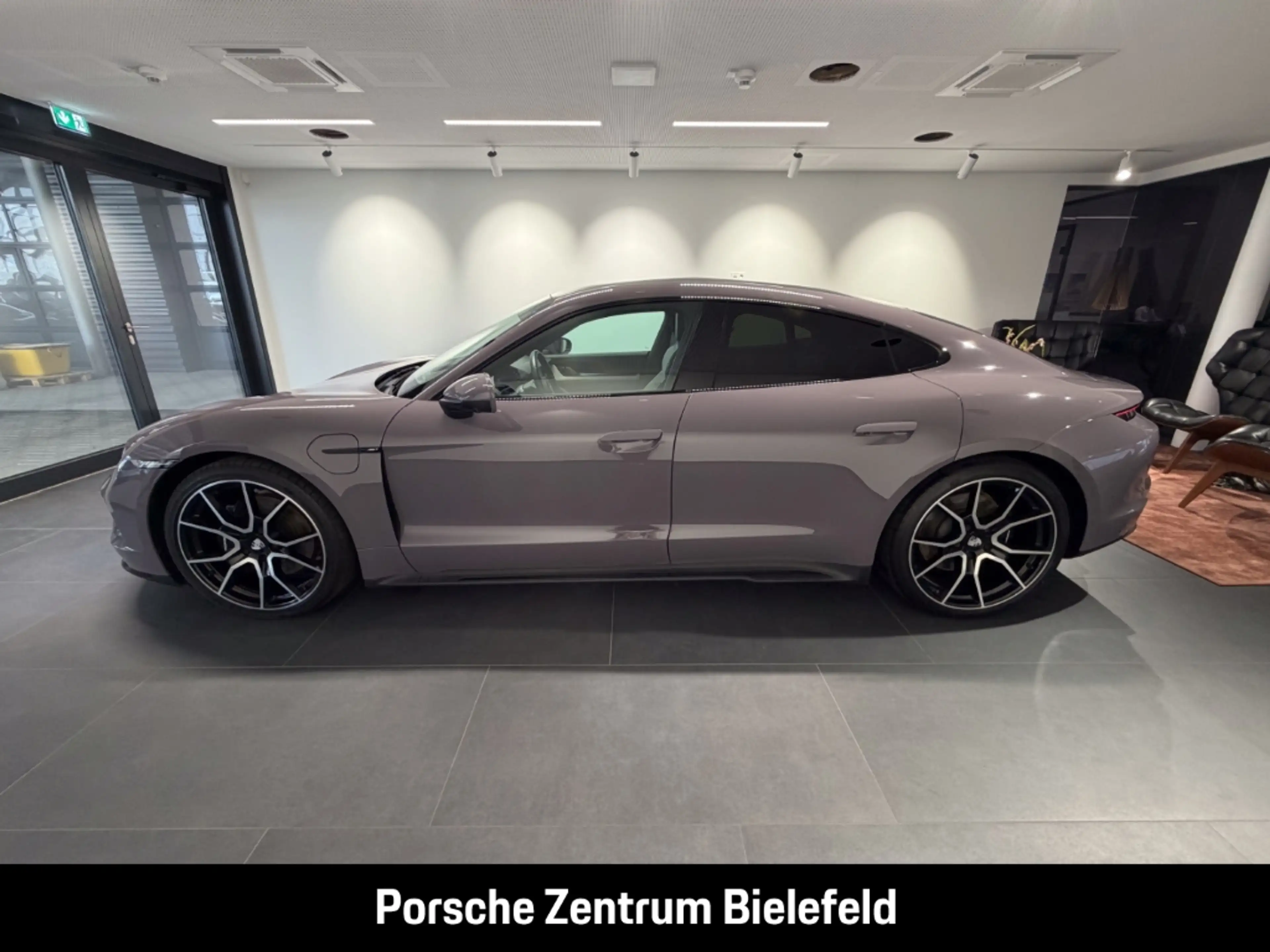 Porsche Taycan 4S — photo 2