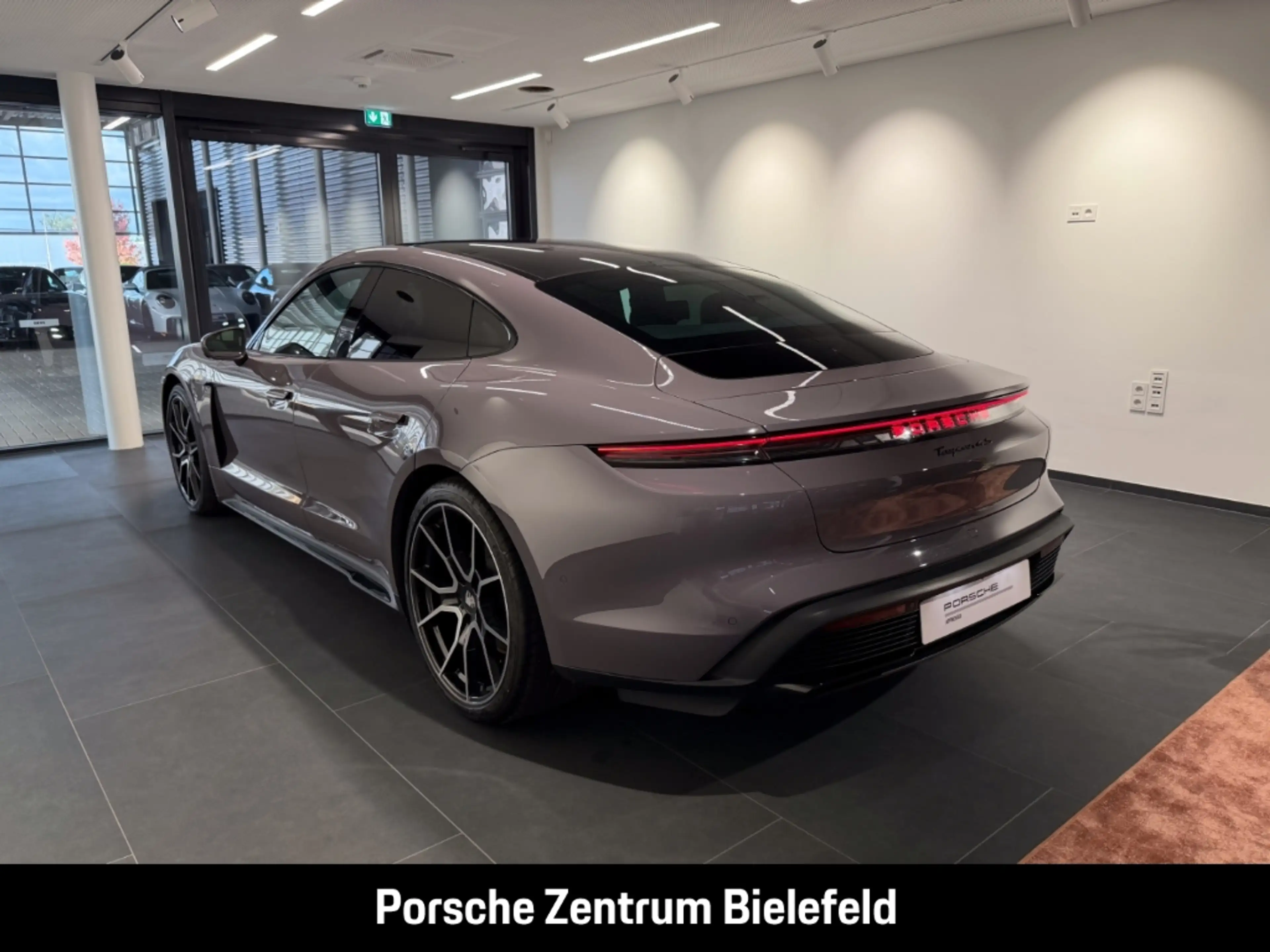 Porsche Taycan 4S — photo 3