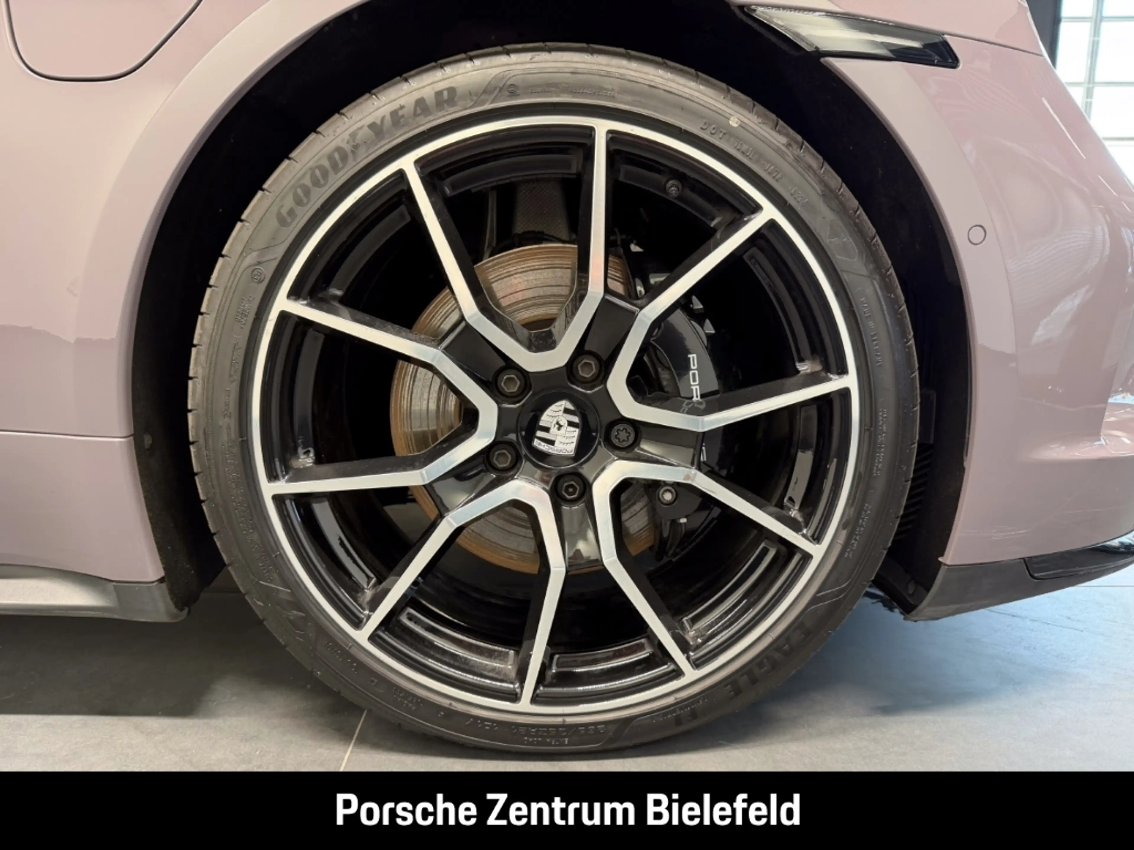 Porsche Taycan 4S — photo 12