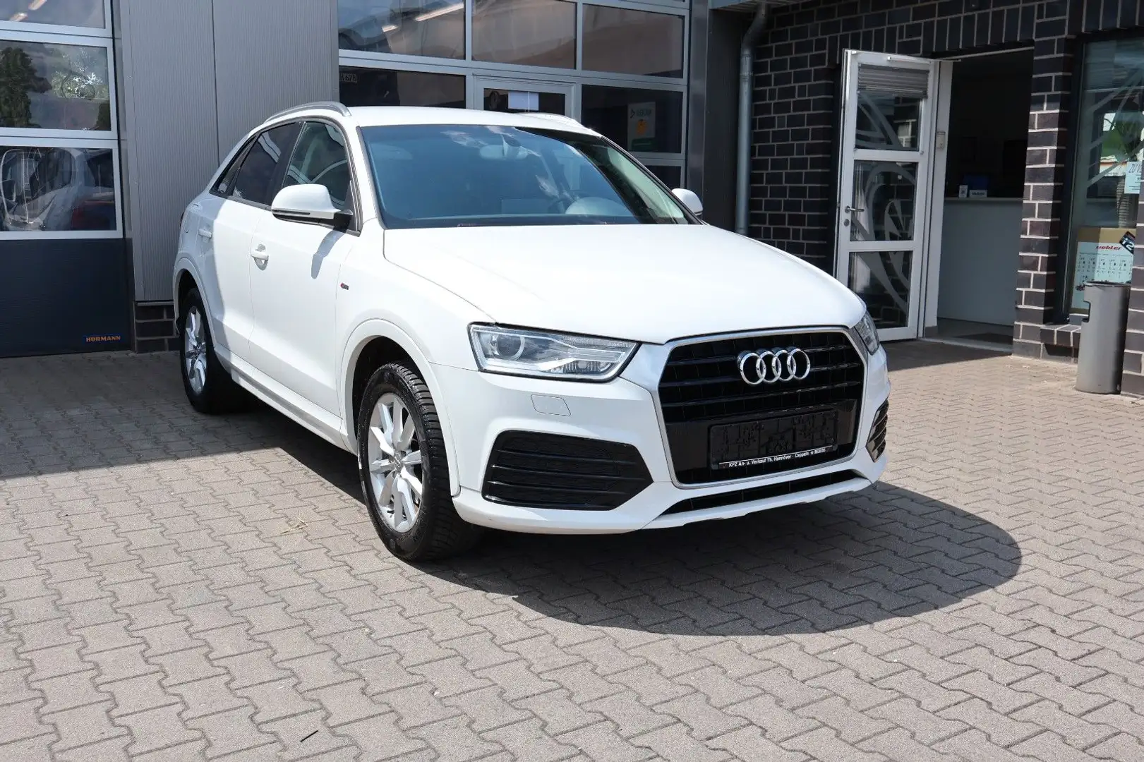 Audi Q3 S-line AHK/Xenon/PDC/Allwetterreifen Bílá - 1