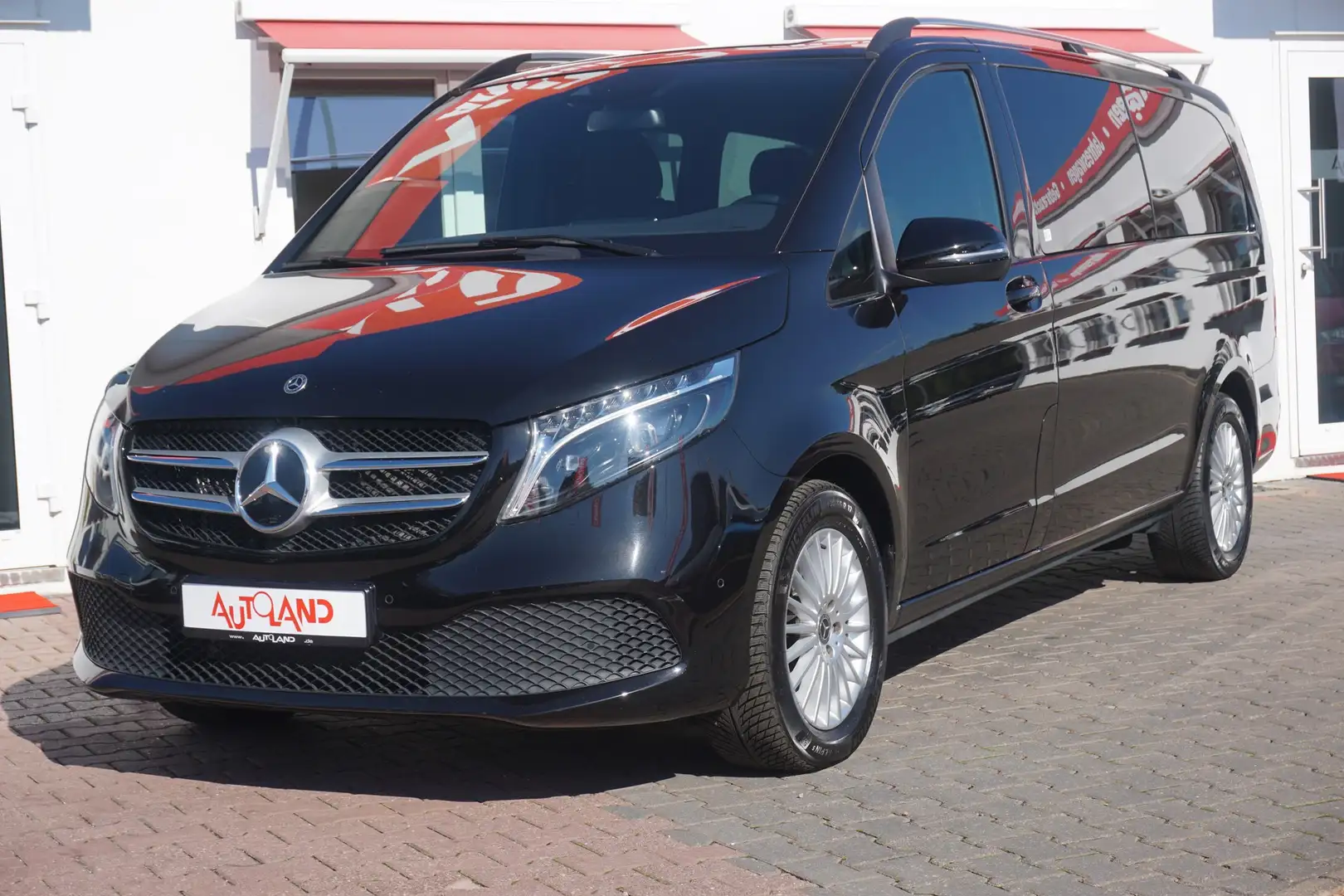 Mercedes-Benz V 300 d lang Aut. LED Navi Sitzheizung Schwarz - 2