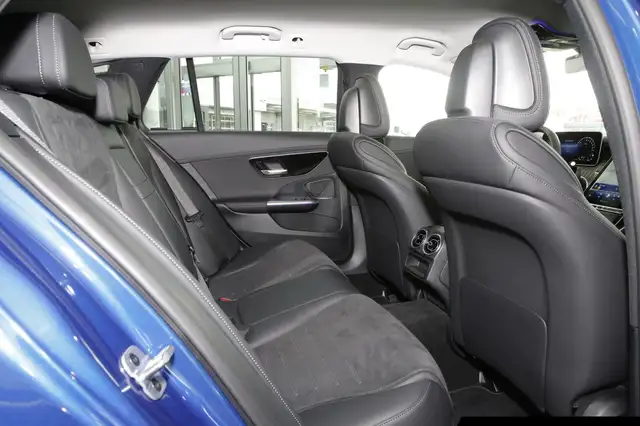 Mercedes-Benz C-Class view 9