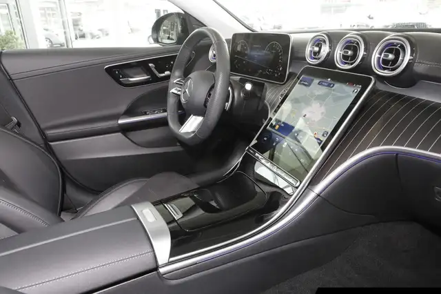 Mercedes-Benz C-Class view 8