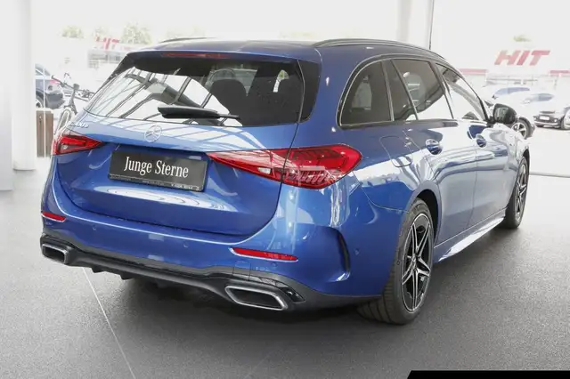 Mercedes-Benz C-Class view 3