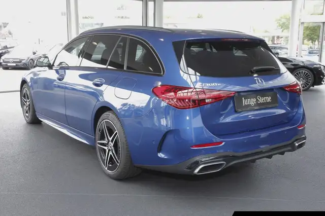 Mercedes-Benz C-Class view 4