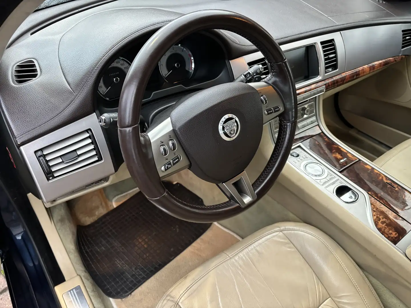 Jaguar XF 2.7d Premium Luxury auto - 2