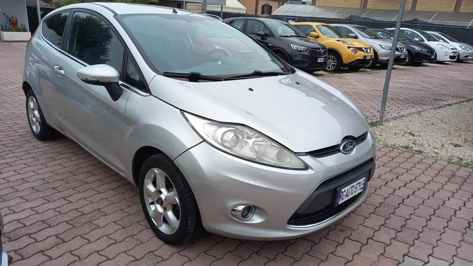 Ford Fiesta 1.4 3 porte Bz.- GPL Grau - 1